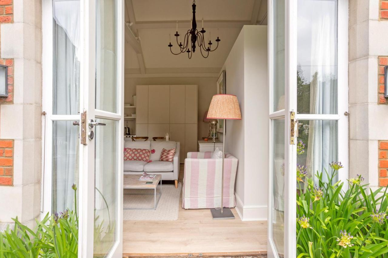 The Annexe - Beautiful Apartment With Garden Close To Heathrow And Windsor 斯坦斯 外观 照片