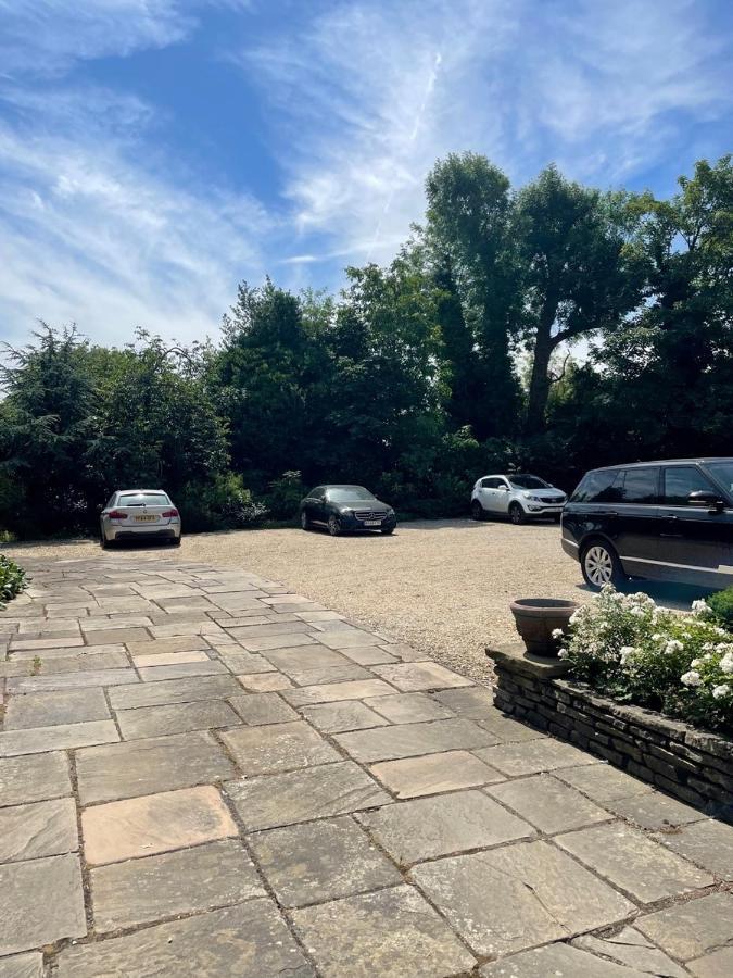 The Annexe - Beautiful Apartment With Garden Close To Heathrow And Windsor 斯坦斯 外观 照片